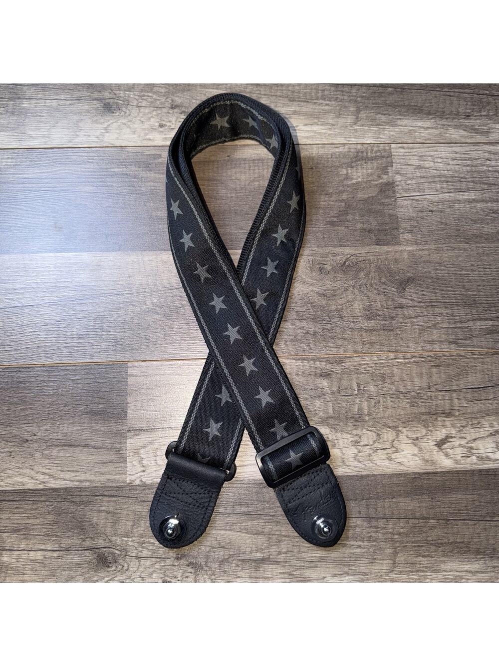 Genuine Fender 2" Wide/Nylon Adjustable Black Guitar Strap, Stars/stipes W/locks